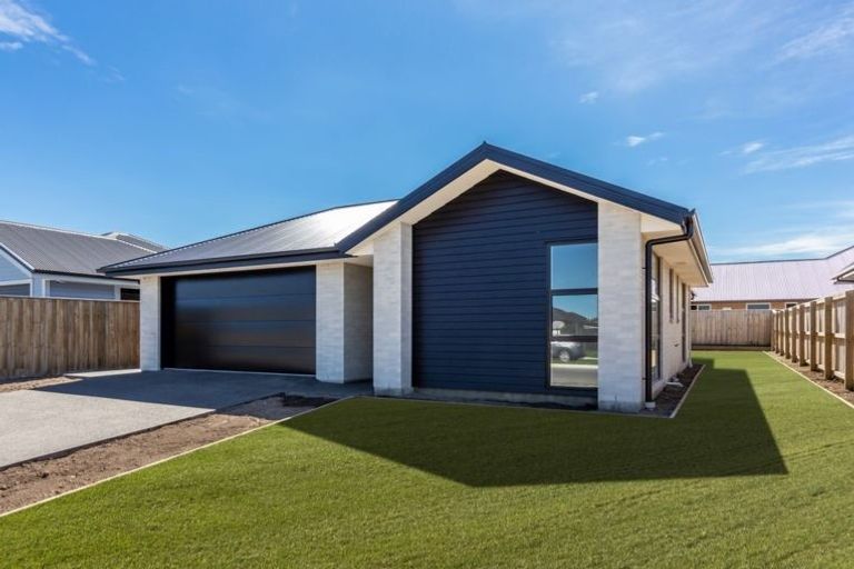 Photo of property in 17 Northmoor Boulevard, Rolleston, 7615