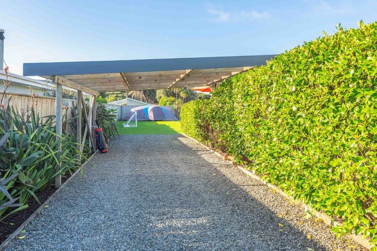 Photo of property in 7 Eruini Street, Waikanae Beach, Waikanae, 5036