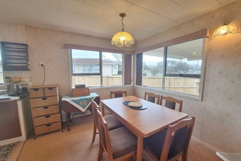 Photo of property in 94 Matipo Road, Te Atatu Peninsula, Auckland, 0610