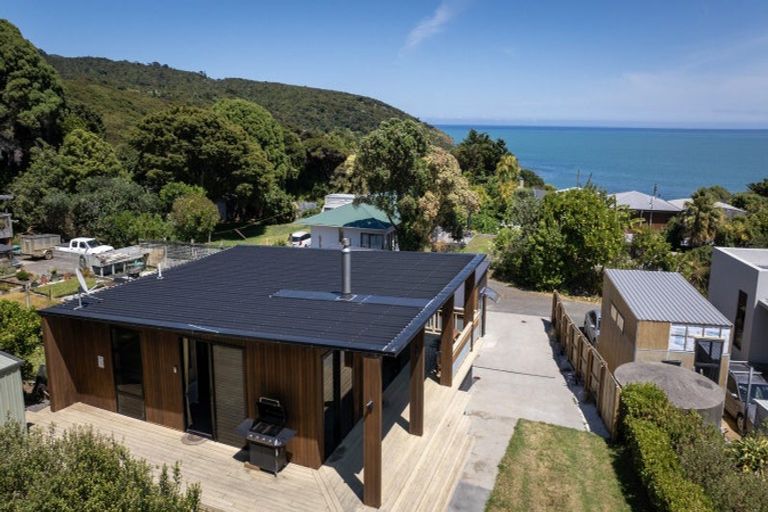 Photo of property in 14 Whaanga Road, Raglan, 3297