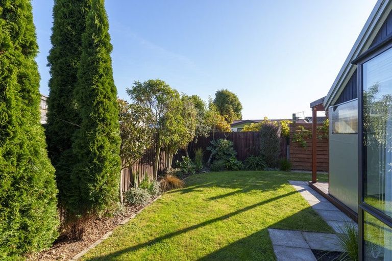 Photo of property in 2/49 Sarabande Avenue, Redwood, Christchurch, 8051