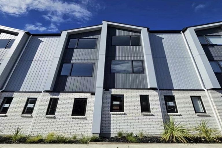 Photo of property in 17 Paetai Lane, Te Atatu Peninsula, 0610