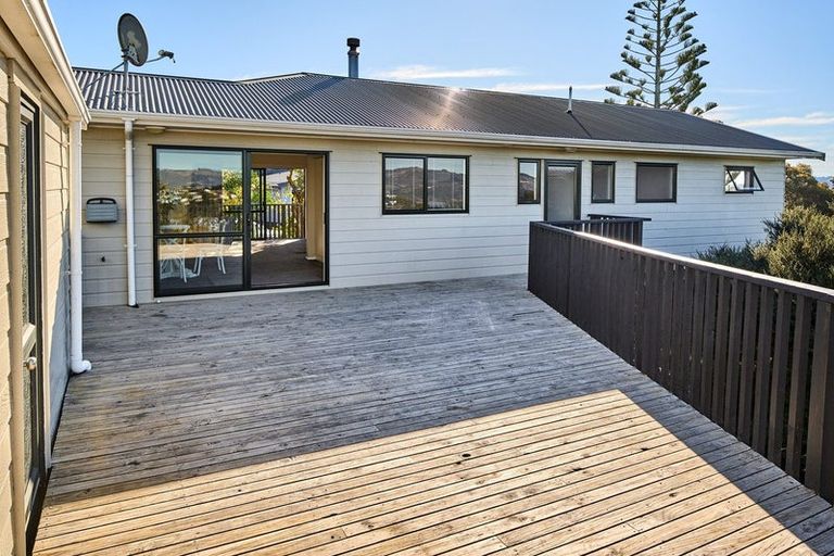 Photo of property in 3 Makora Grove, Paremata, Porirua, 5024