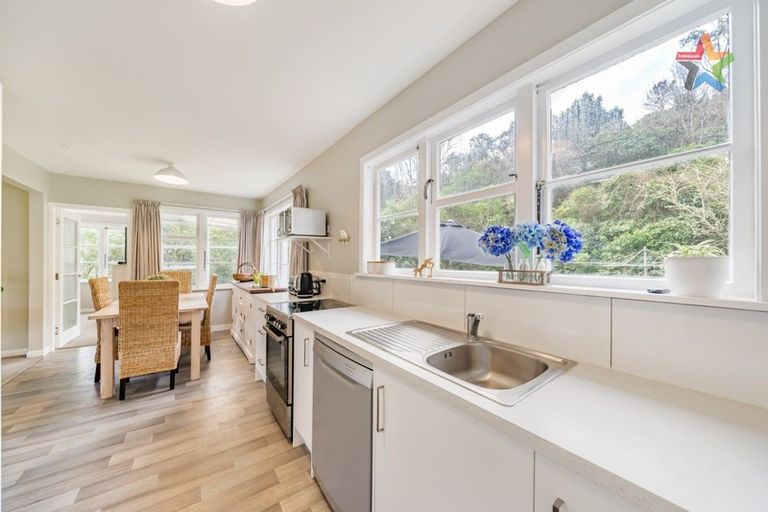 Photo of property in 15 Kennedy Grove, Stokes Valley, Lower Hutt, 5019