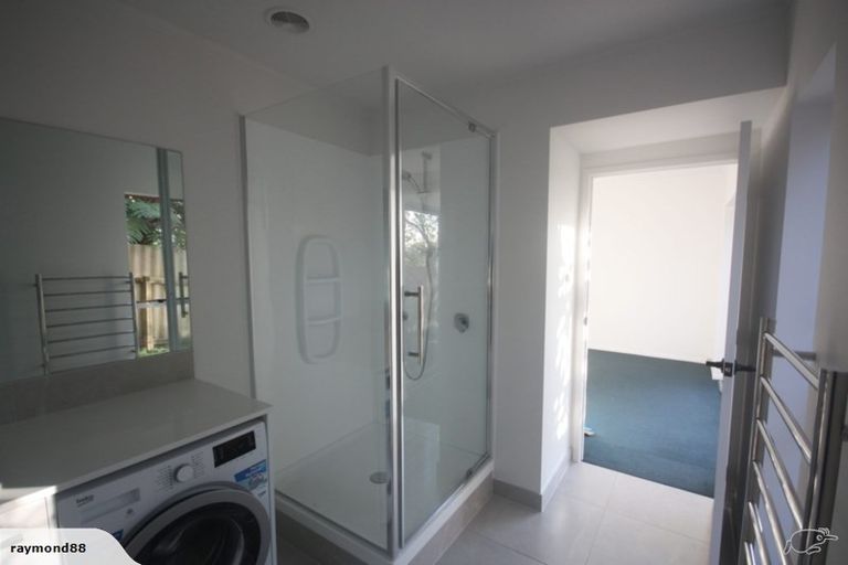 Photo of property in 3/104 East Coast Road, Forrest Hill, Auckland, 0620
