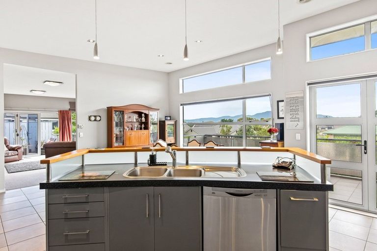 Photo of property in 12 Millennium Hill, Paraparaumu, 5032