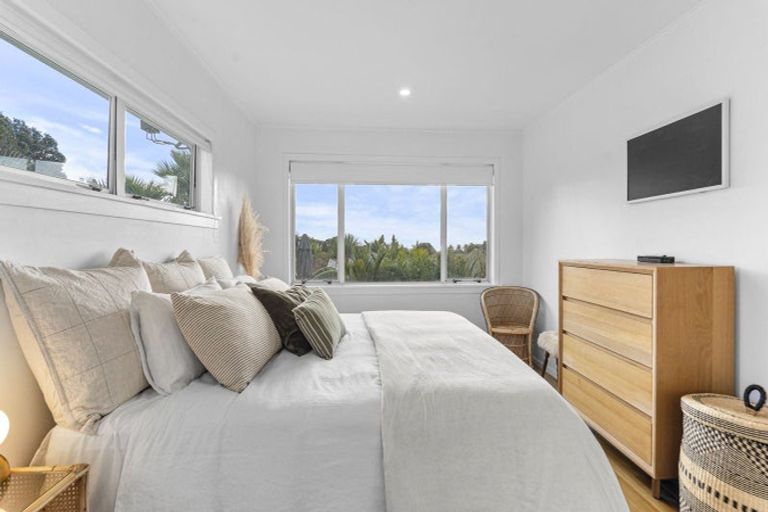 Photo of property in 37 Mcfarlane Street, Oakura, 4314