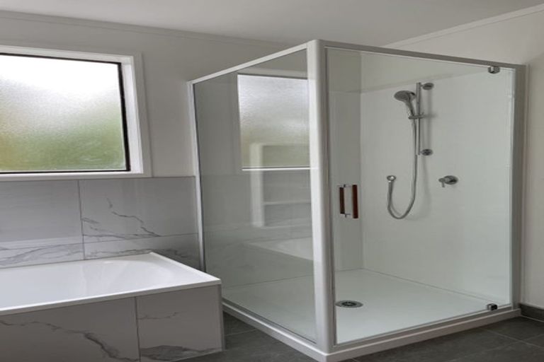 Photo of property in 84a/2 Avonleigh Road, Green Bay, Auckland, 0604