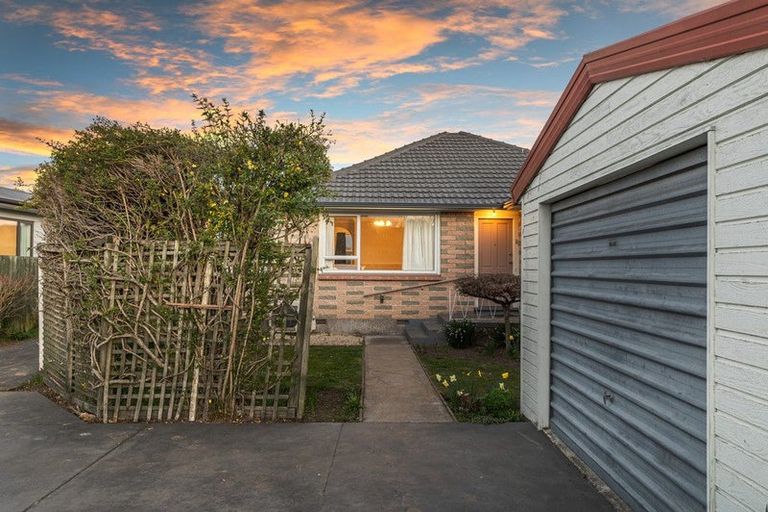 Photo of property in 1/14 Farquhars Road, Redwood, Christchurch, 8051