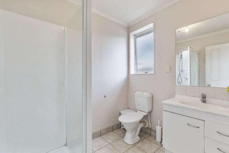 Photo of property in 18 Piriti Place, Weymouth, Auckland, 2103
