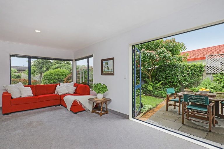 Photo of property in 3 Knightsbridge Place, Taradale, Napier, 4112