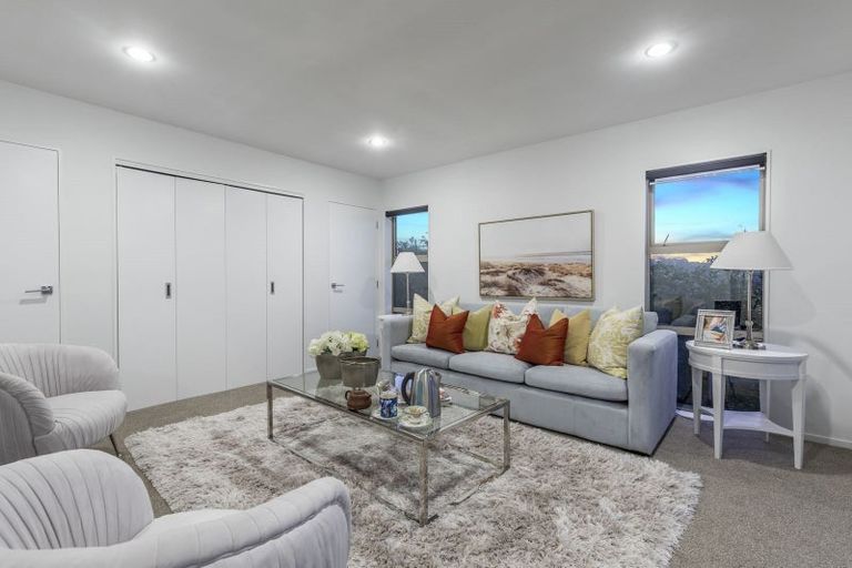 Photo of property in 127 Vaughans Road, Okura, Albany, 0792