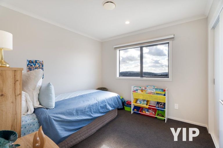 Photo of property in 10 Okupe Grove, Aotea, Porirua, 5024