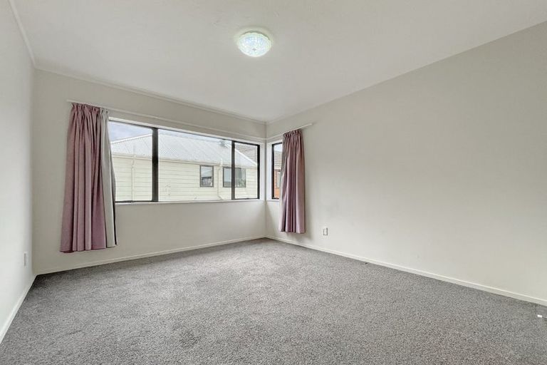 Photo of property in 21f4 Rotoiti Street, Johnsonville, Wellington, 6037