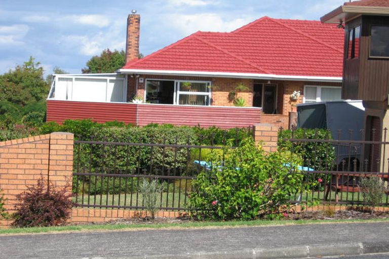 Photo of property in 148c Cliff View Drive, Green Bay, Auckland, 0604