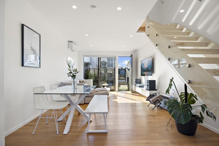 Photo of property in 12/82 East Coast Road, Milford, Auckland, 0620