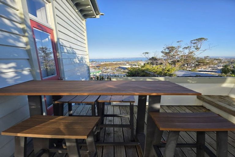 Photo of property in 3 Colenso Avenue, Hospital Hill, Napier, 4110