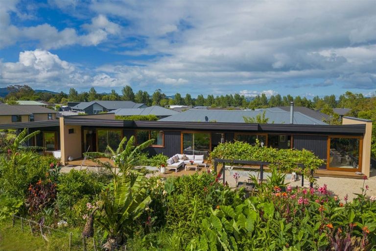 Photo of property in 40 Victoria Street, Coromandel, 3506