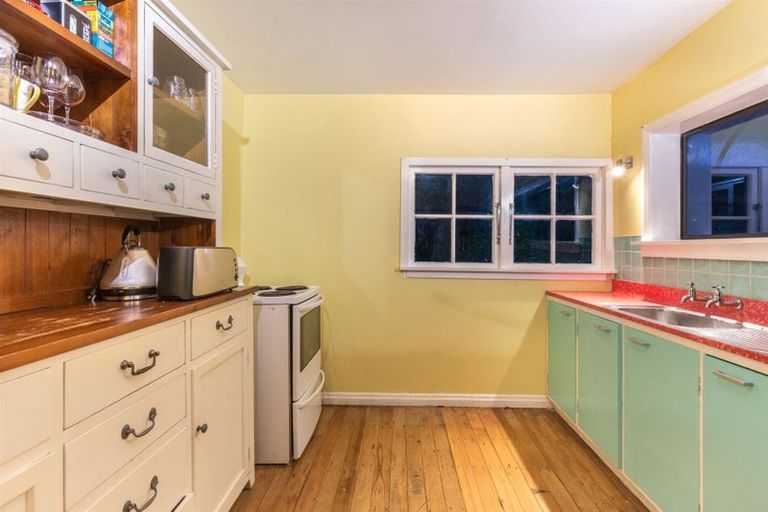 Photo of property in 1/45 Airlie Road, Plimmerton, Porirua, 5026