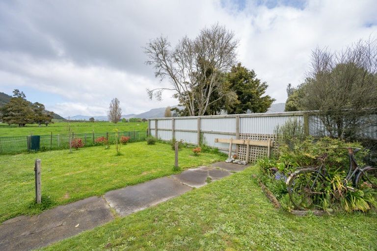 Photo of property in 138 Waller Street, Murchison, 7007