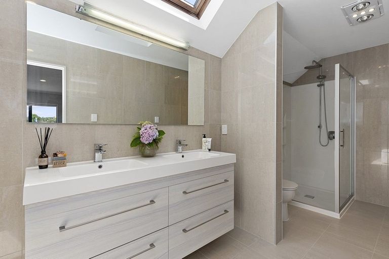 Photo of property in 32 Hastings Place, Hamilton Lake, Hamilton, 3204