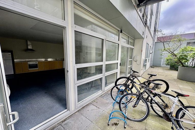 Photo of property in Hanson House, 2/27 Hanson Street, Mount Cook, Wellington, 6021