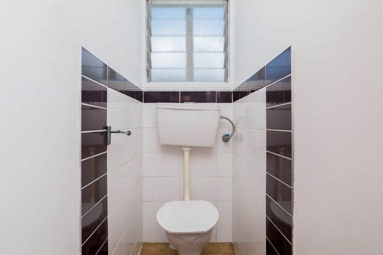 Photo of property in 39 Harrington Road, Henderson, Auckland, 0610