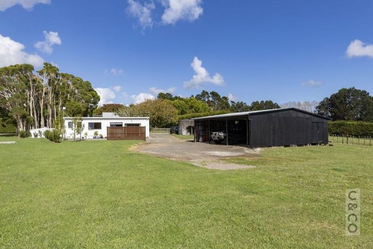 Photo of property in 88 Taupaki Road, Taupaki, 0782