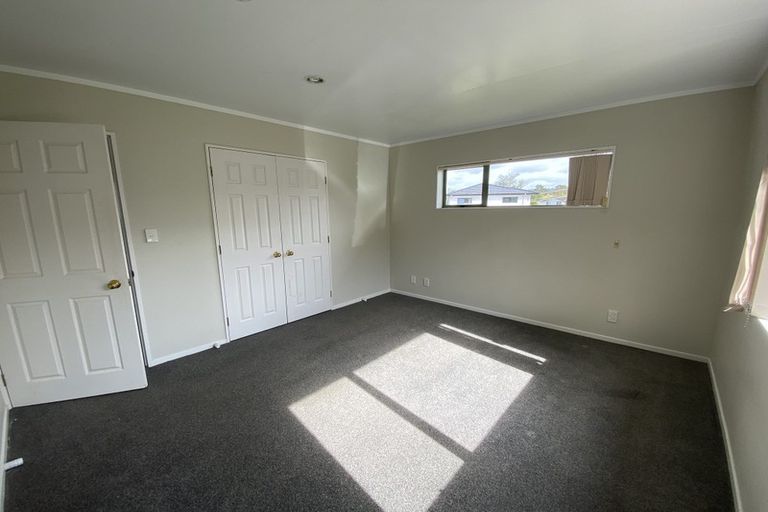 Photo of property in 25 Ginders Drive, Massey, Auckland, 0614