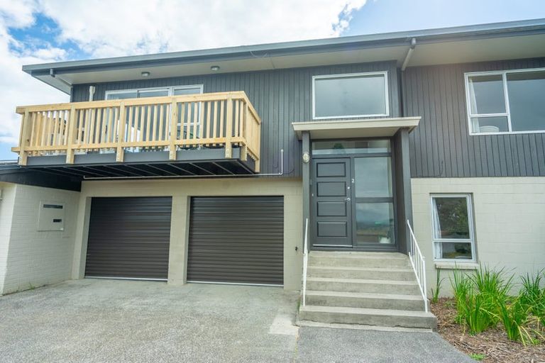 Photo of property in 2/218 East Coast Road, Forrest Hill, Auckland, 0620