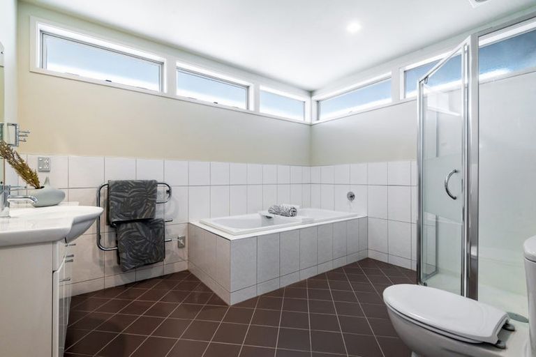 Photo of property in 19 English Oak Drive, Schnapper Rock, Auckland, 0632