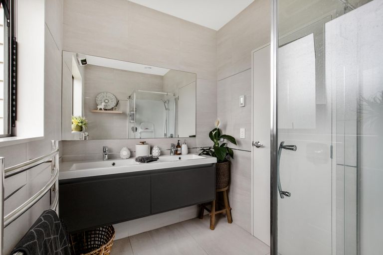 Photo of property in 17 Gelderland Way, Karaka, Papakura, 2113