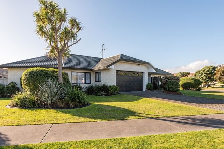Photo of property in 2 Taranui Way, Paraparaumu Beach, Paraparaumu, 5032