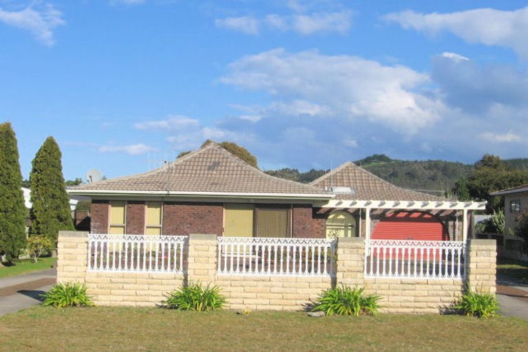 Photo of property in 114 Linton Crescent, Whangamata, 3620