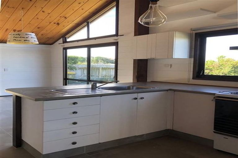 Photo of property in 2/124 Bucklands Beach Road, Bucklands Beach, Auckland, 2012