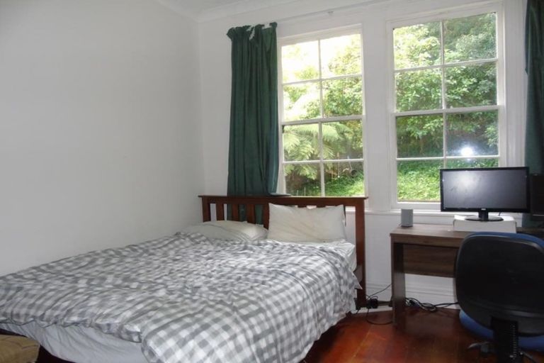 Photo of property in 55 Garden Road, Northland, Wellington, 6012
