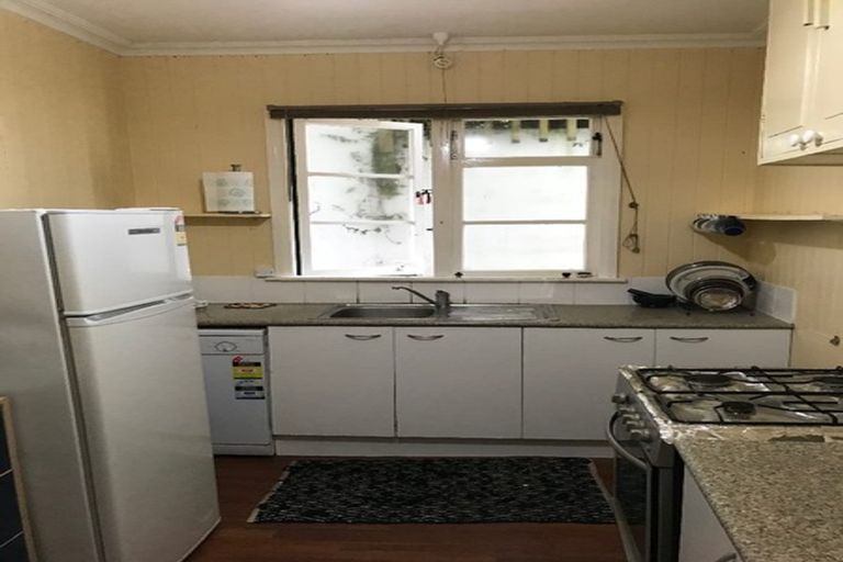 Photo of property in 79 Garden Road, Northland, Wellington, 6012