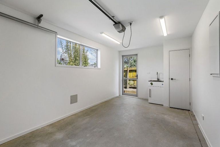 Photo of property in 47c Lynwood Road, New Lynn, Auckland, 0600