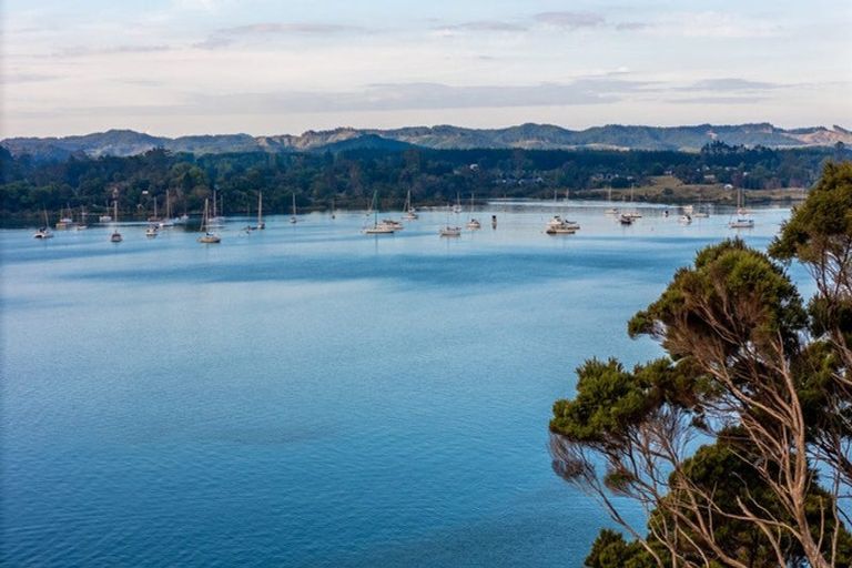 Photo of property in 100 Doves Bay Road, Kerikeri, 0294