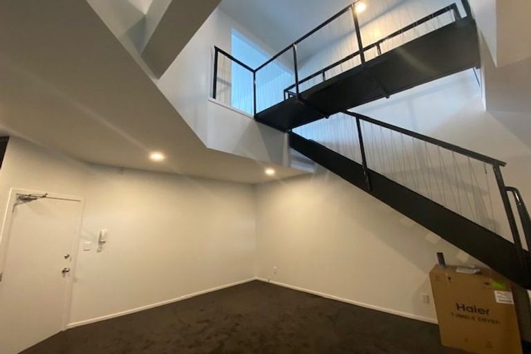 Photo of property in 17u6 Adelaide Road, Mount Cook, Wellington, 6021