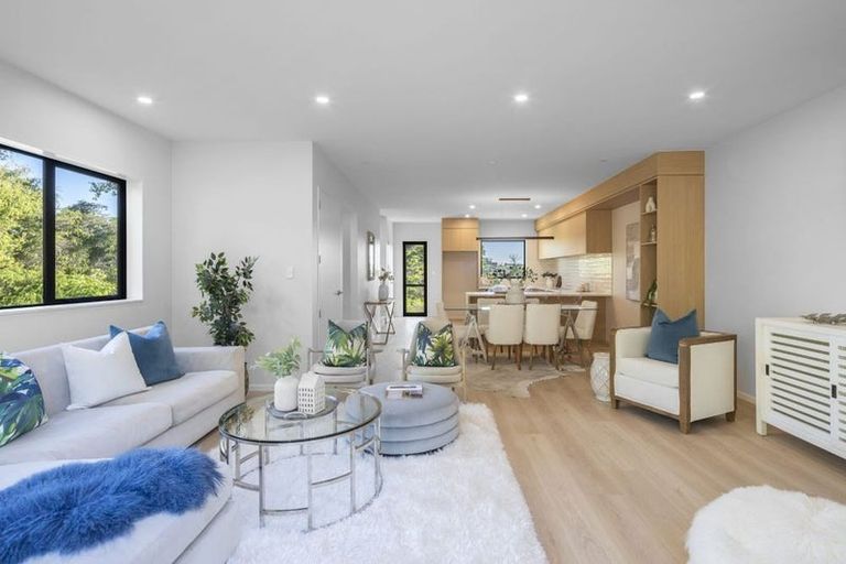 Photo of property in 4/9 Rengarenga Rise, Fairview Heights, Auckland, 0632