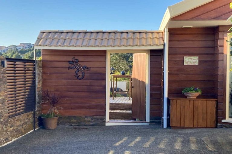 Photo of property in 2/71 Balmain Road, Birkenhead, Auckland, 0626