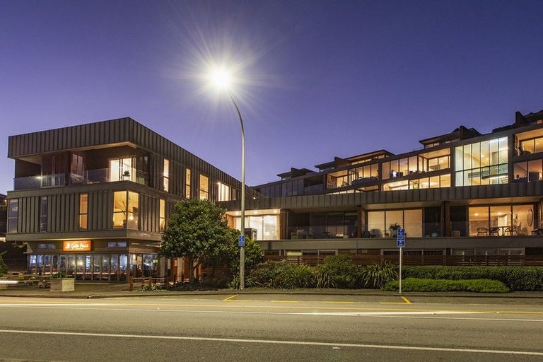 Photo of property in Patent 326 Apartments, 209s/326 Evans Bay Parade, Hataitai, Wellington, 6021