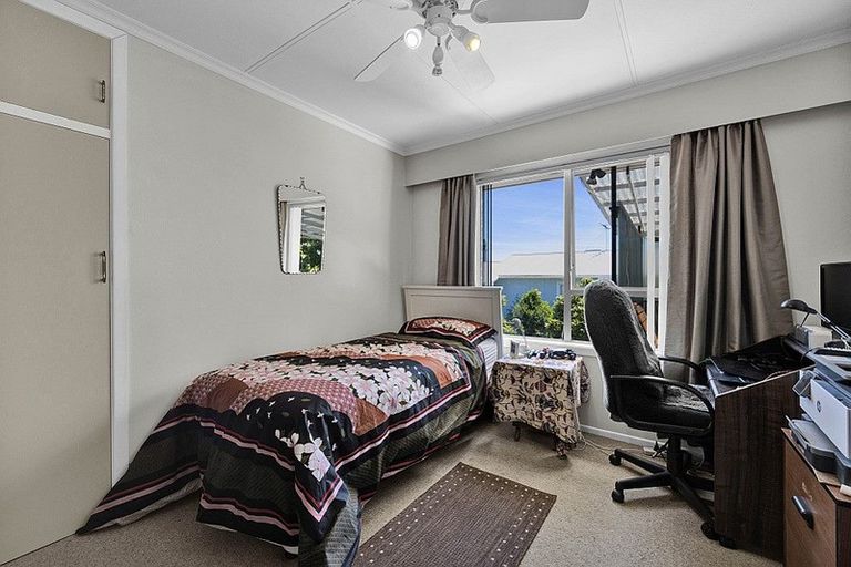 Photo of property in 39 Awanui Street, Merrilands, New Plymouth, 4312
