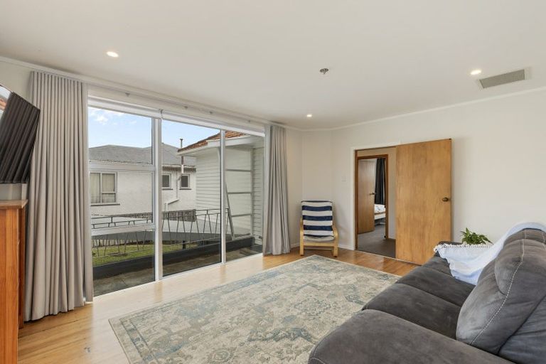 Photo of property in 15 Tarahua Road, Vogeltown, New Plymouth, 4310