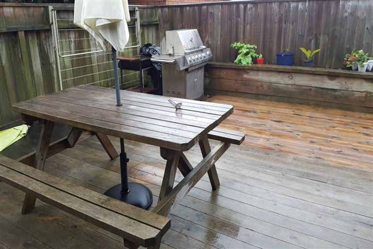 Photo of property in 57 Morley Street, New Plymouth, 4310