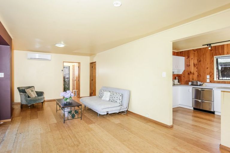 Photo of property in 29c Rua Road, Glen Eden, Auckland, 0602