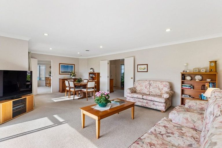 Photo of property in 12 Mohill Place, East Tamaki Heights, Auckland, 2016