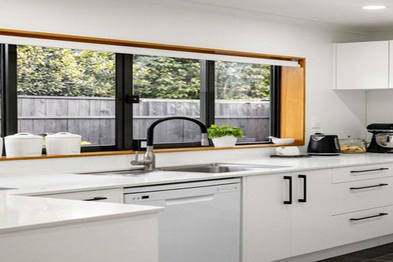 Photo of property in 71 Taylor Street, Cambridge, 3434