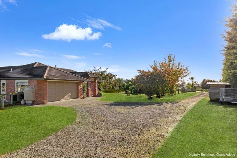 Photo of property in 468 Tararua Road, Levin, 5571